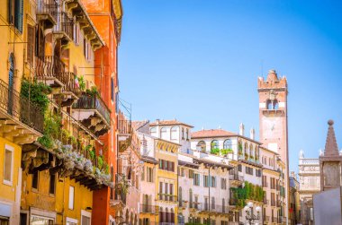 Piazza delle Erbe Verona, Veneto bölgesinin merkezinde, İtalya. 