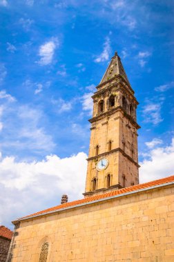 Güzel Akdeniz manzarası - Perast kasabası, Kotor Körfezi (Boka