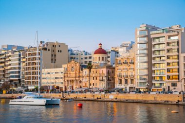 Sliema, Malta 'da güzel bir şehir ve sahil
