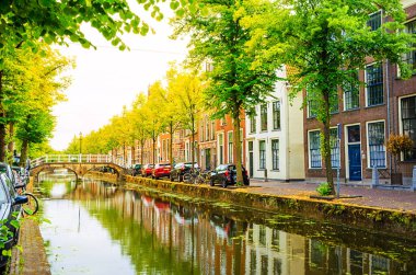 Hollanda, Delft şehrinin sokakları ve kanalları