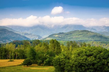 Apenin dağlarının yaz manzarası, İtalya
