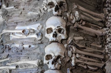 Eski kasaba Evora, Portekiz 'de Capela dos Ossos (Kemik Şapeli) 