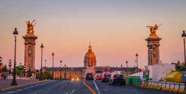 3. Alexandre ve Les Invalides 'in güzel günbatımı manzarası