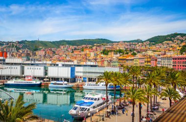 Güzel bir yaz gününde Cenova 'nın panoramik manzarası, Liguria, Ita