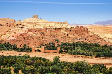 Kasbah Ait Ben Haddou Atlas Dağları yakınlarındaki çölde, Fas