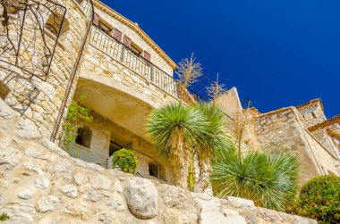 Fransa, Provence 'deki Eze köyündeki eski taş bina.