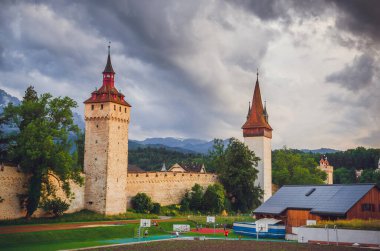 Luzern, İsviçre 'deki eski şehir duvarı ve kuleleri