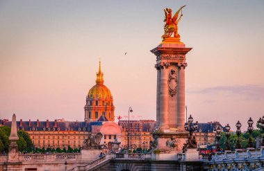 3. Alexandre ve Les Invalides 'in güzel günbatımı manzarası