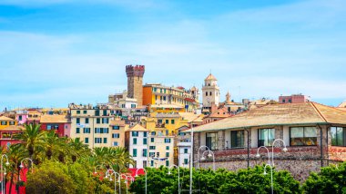 Güzel bir yaz gününde Cenova 'nın panoramik manzarası, Liguria, Ita