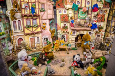 Renkli oyuncakları olan güzel bir kartpostal.