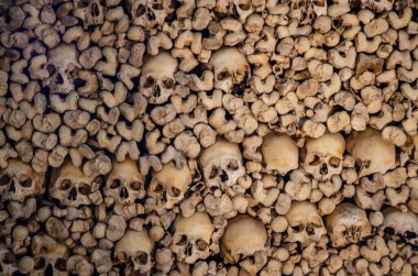 Eski kasaba Evora, Portekiz 'de Capela dos Ossos (Kemik Şapeli) 