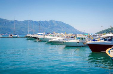 Karadağ 'ın eski Budva kentindeki liman