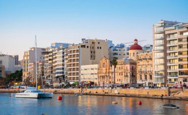 Sliema, Malta 'da güzel bir şehir ve sahil
