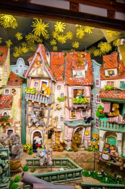 Renkli oyuncakları olan güzel bir kartpostal.