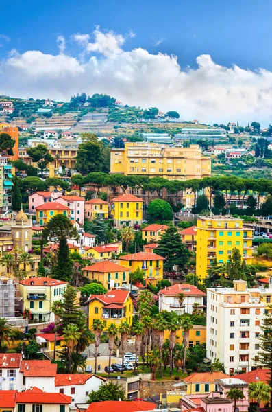 Güzel şehir San Remo, İtalya 'da panoramik manzara