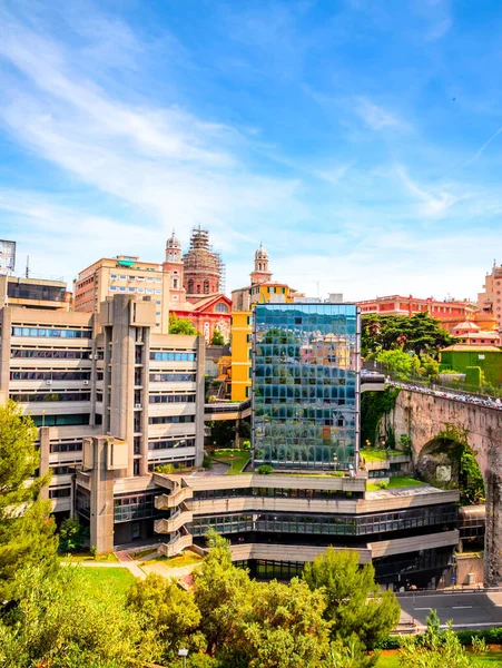 Cenova 'nın güzel bir yaz gününde panoramik manzarası, Lig
