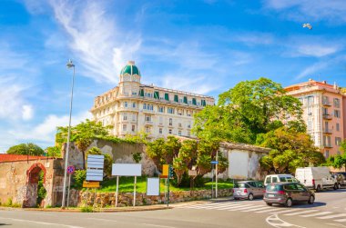 Güzel bir yaz gününde Cenova 'nın panoramik manzarası, Liguria, Ita
