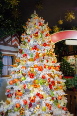 Tatil için güzel bir Noel ağacı 