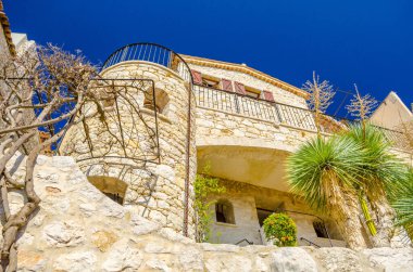 Yunanca Rhodes Adası 'ndaki eski ev