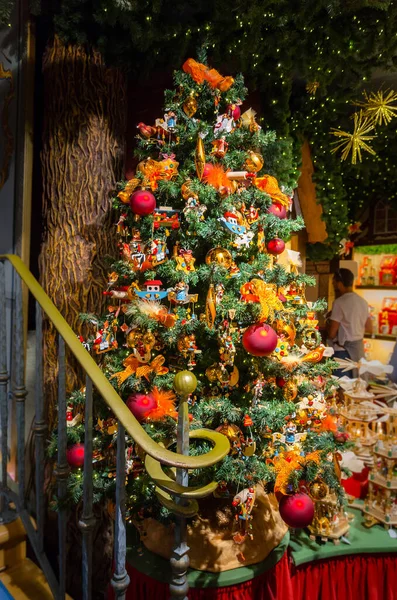 Tatil için güzel bir Noel ağacı 