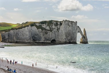 Kıyı manzarası, bulutlu bir günde deniz manzarası