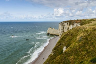 Kıyı manzarası, bulutlu bir günde deniz manzarası