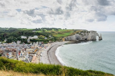Kıyı manzarası, bulutlu bir günde deniz manzarası