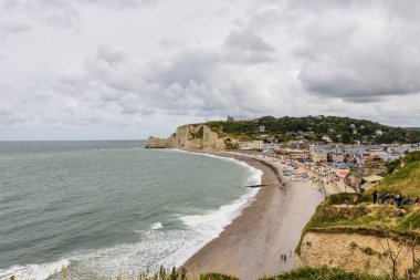 Kıyı manzarası, bulutlu bir günde deniz manzarası