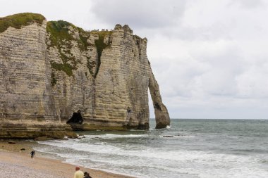Kıyı manzarası, bulutlu bir günde deniz manzarası