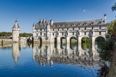Şatonun manzarası ve bitişik bahçeler