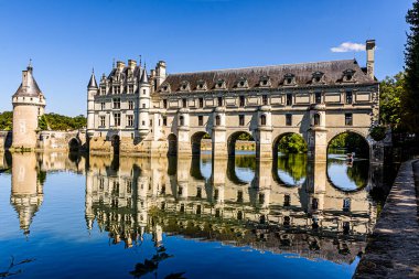Şatonun manzarası ve bitişik bahçeler