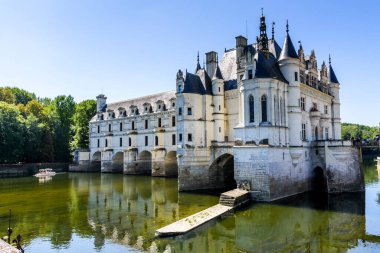 Şatonun manzarası ve bitişik bahçeler