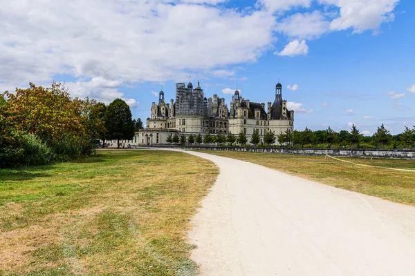 Vista Del Castillo Alrededores Con Cielo Con Nubes Claros — Foto de Stock