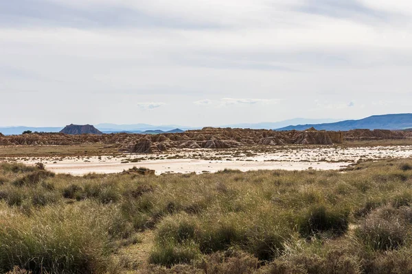 Vista Paisagem Semi Deserto Dia Ensolarado Com Nuvens — Fotografia de Stock