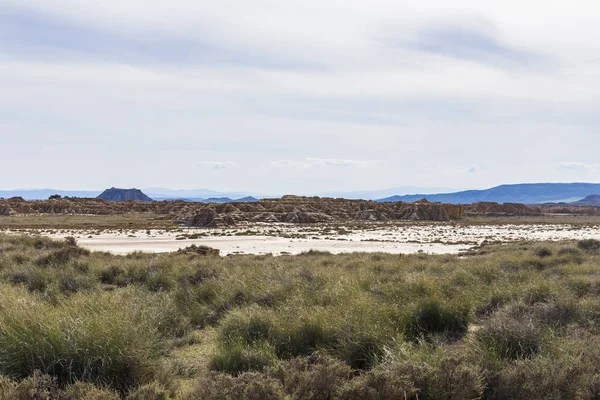 Vista Paisagem Semi Deserto Dia Ensolarado Com Nuvens — Fotografia de Stock