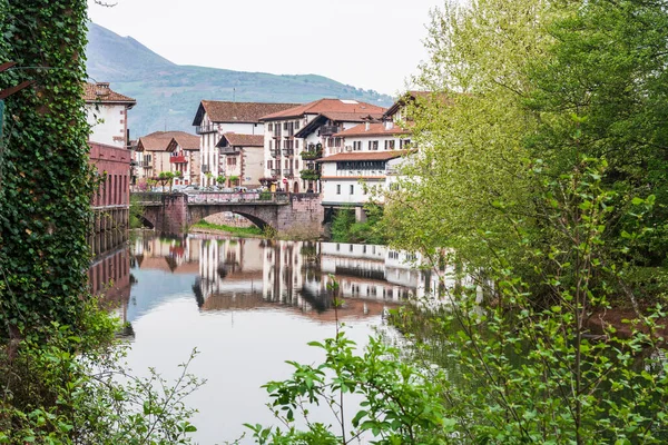 Vista Das Casas Típicas Área Rio Uma Ponte Vegetação Imagem De Stock