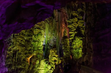 Bu harika boşluğun iç organlarını ziyaret et.