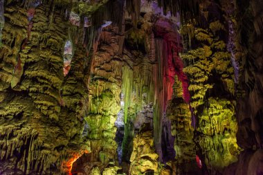 Bu harika boşluğun iç organlarını ziyaret et.