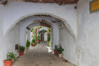 Şehrin eski harika sokaklarının manzarası.