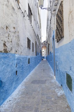 Şehrin eski harika sokaklarının manzarası.