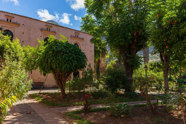 Güzel kasaba meydanının manzarası