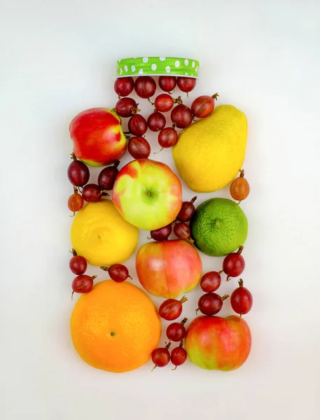 Fruta fresca em forma de jarra sobre fundo branco. Vista superior . — Fotografia de Stock