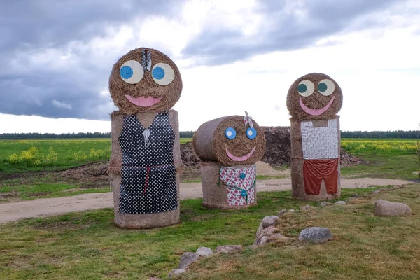 stock image People shaped hay as family in country landscape