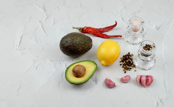 Ingredients for mexican sauce guacamole on textured backround with copy space — Stock Photo, Image