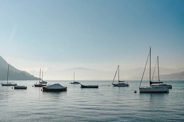 Mar Lago Paisaje Veleros Una Bahía — Foto de Stock