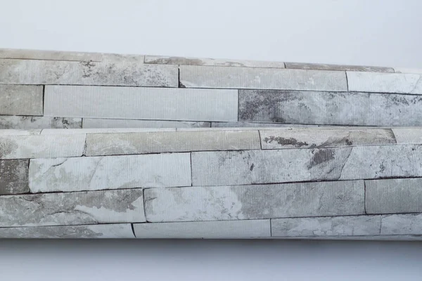 Duvar desenli lüks duvar kâğıdı beyaz zemin üzerinde kopya alanı ile yuvarlanmış.