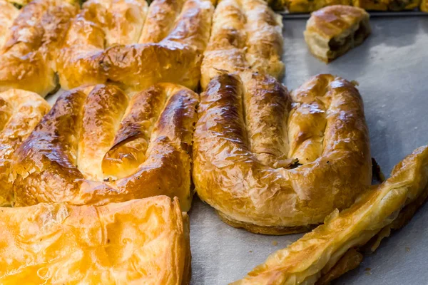 Türk Pasta Dükkanı 'nın çeşitli hamur işlerinden köfteler kapanıyor