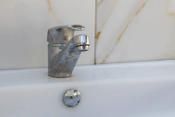 Close Taken Hand Wash Metal Water Faucet Mode — стоковое фото