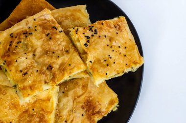 Geleneksel Türk ev yapımı tepsi hamur işi .