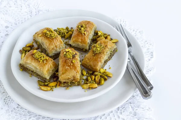 Tradiční Turecký Cukrářský Dezert Baklava Speciál Navržený Talíři Pistáciovými Ořechy — Stock fotografie
